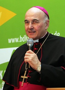 Bischof Dr. Felix Genn im Gespräch mit den katholischen Jugendverbänden.